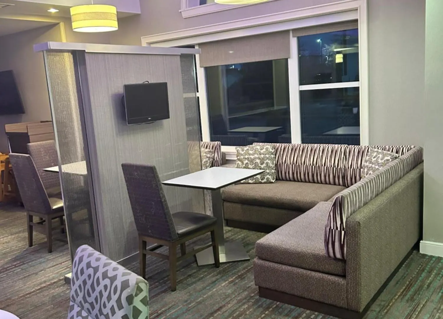 Revi Columbus North Hotel 3*,